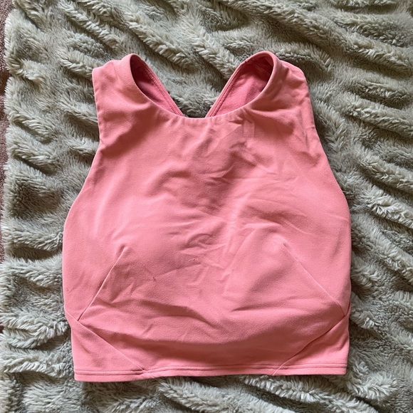 Lululemon sports top with crossing straps - Picture 2 of 3